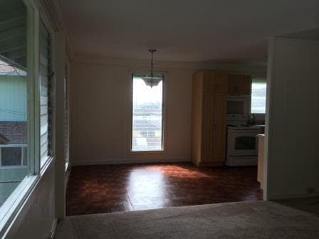 Foto del edificio - Nuuanu Home - 5 bedrooms, 2 baths House w/carport - Avail 1/5/2026