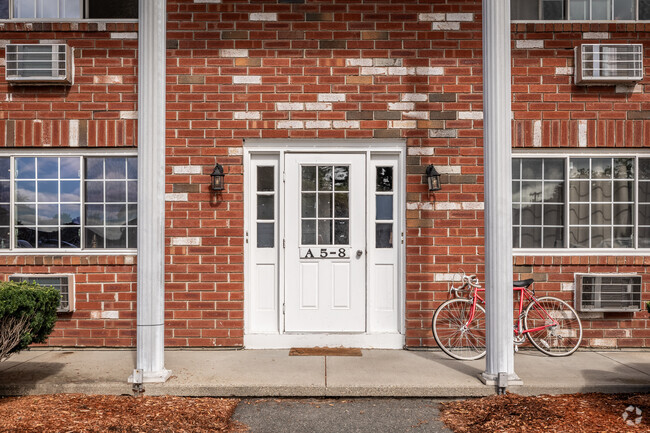 Building Entrance - Lantern Court Apartments