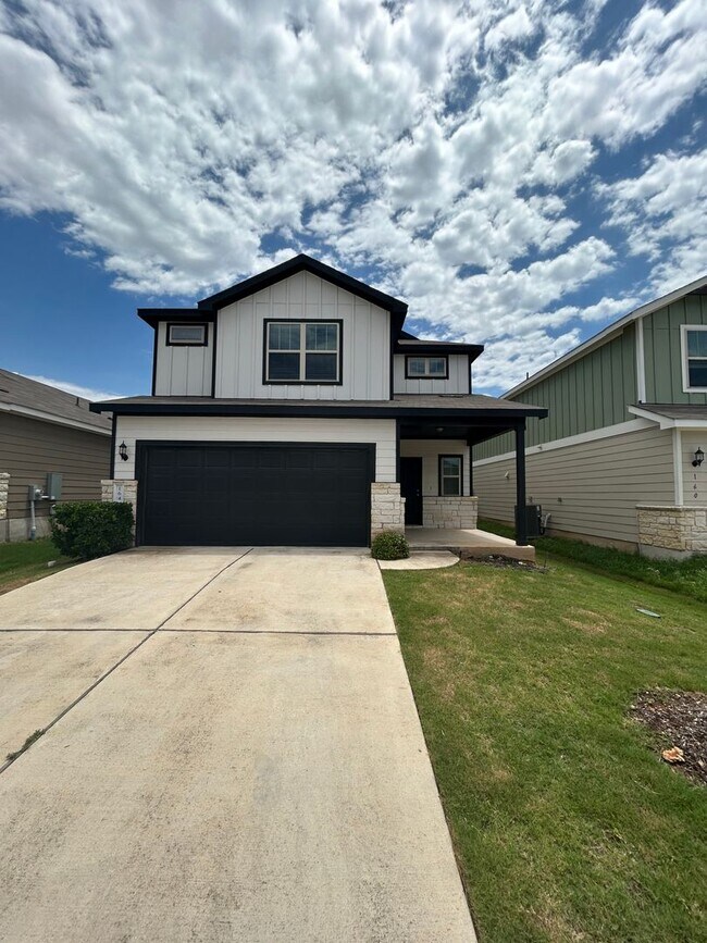 Building Photo - Stylish 4-Bedroom Home with Dual Living Sp...