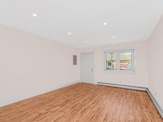 Building Photo - 22 Betty Ct