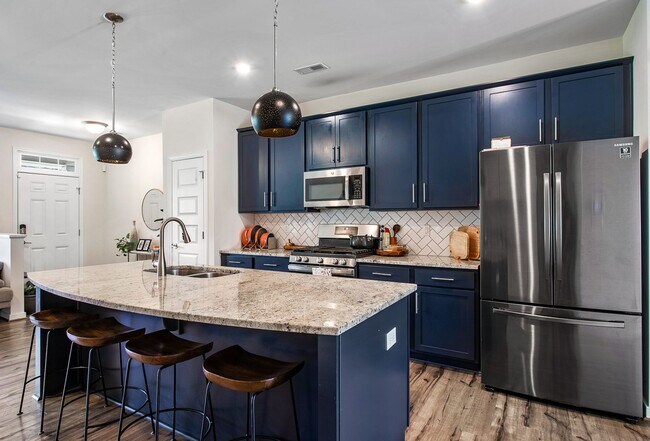 Foto del edificio - Stunning 3 Bed / 2.5 Bath Townhouse in Gle...