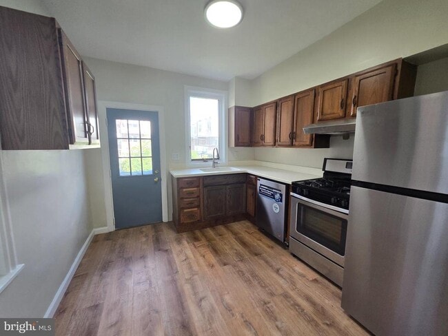 Building Photo - 577 Conarroe St