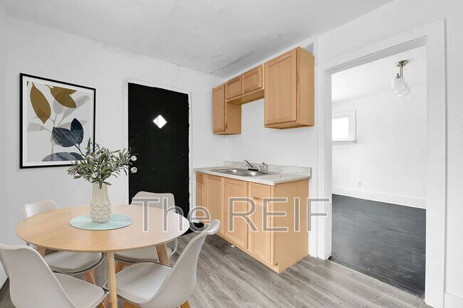 Foto del edificio - 15906 Alden St