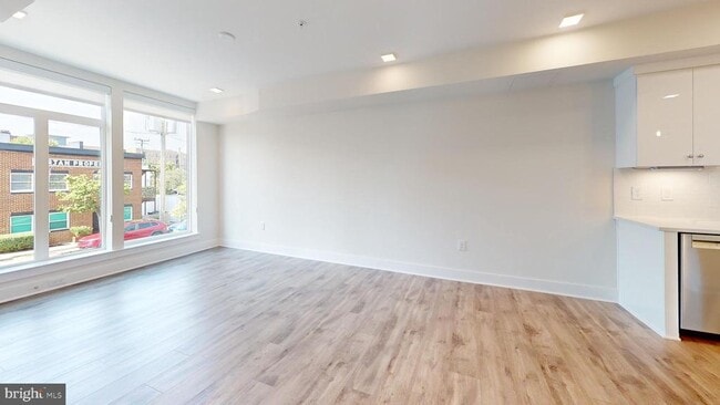 Building Photo - 701 N Henry St
