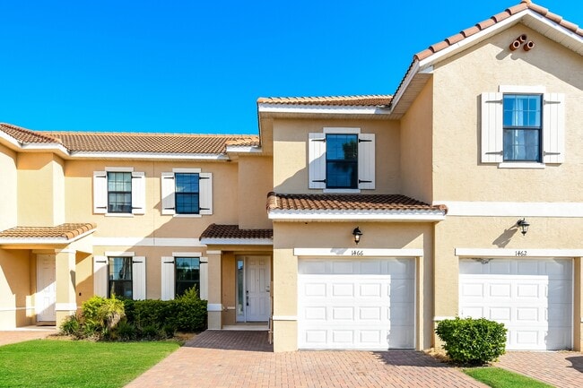 Building Photo - 1462 Pacific Rd