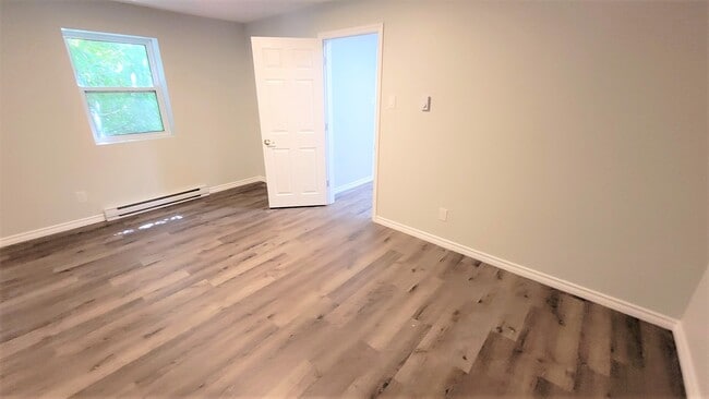 Building Photo - 83 Goulburn Av