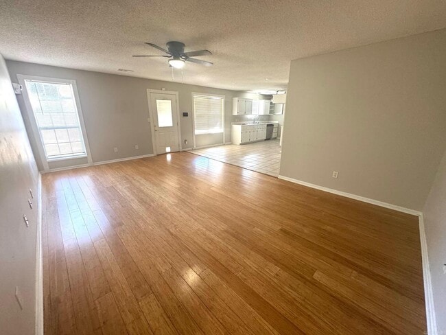 Building Photo - 211 Hunters Run