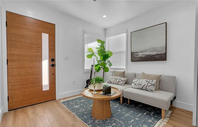 Foto del edificio - 10427 Beach St