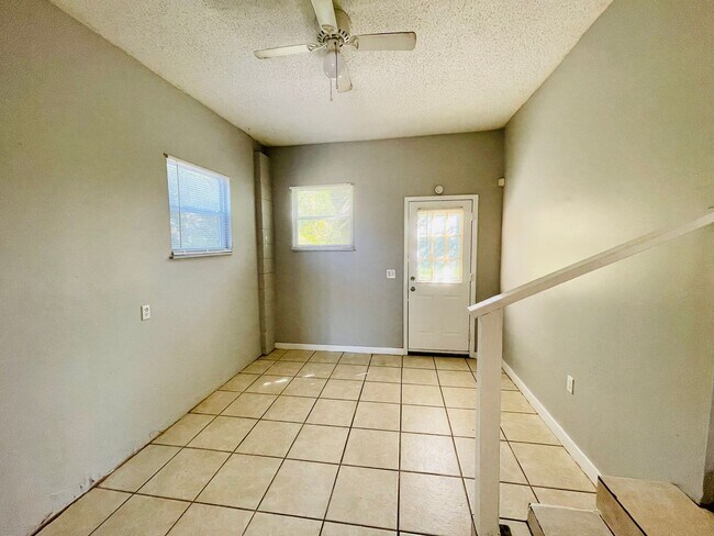 Building Photo - Beautiful Home Located on Eastside 3 Bedroom