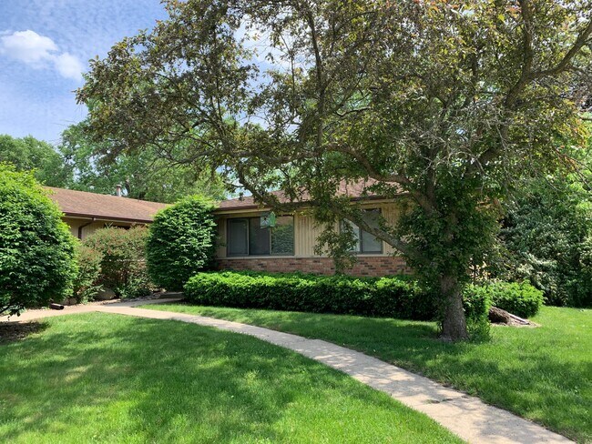 Building Photo - 217 Eisenhower Dr