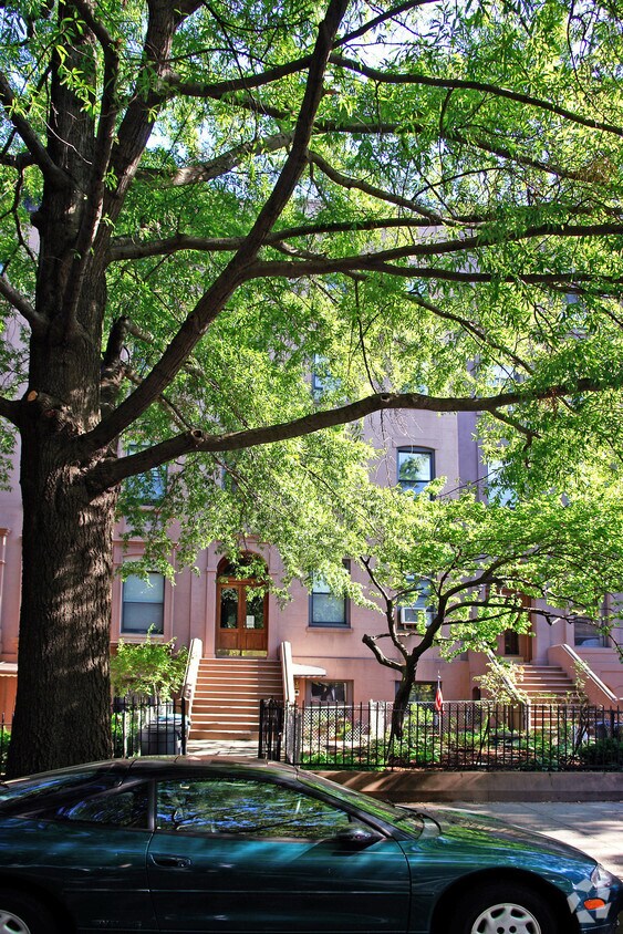 Foto del edificio - 79 1st Pl