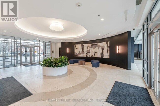 Photo du bâtiment - 215 Queen St E