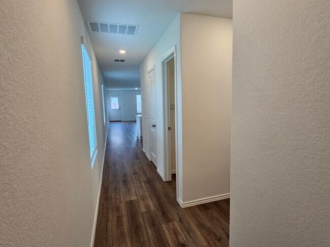 Foto del edificio - New 4 Bed / 2.5 Bath Home in Jarrell