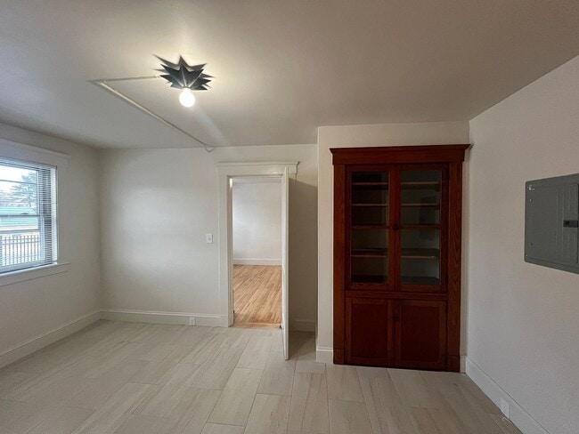 Building Photo - 248-250 N Main St