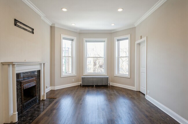Building Photo - 4877 N Ashland Ave