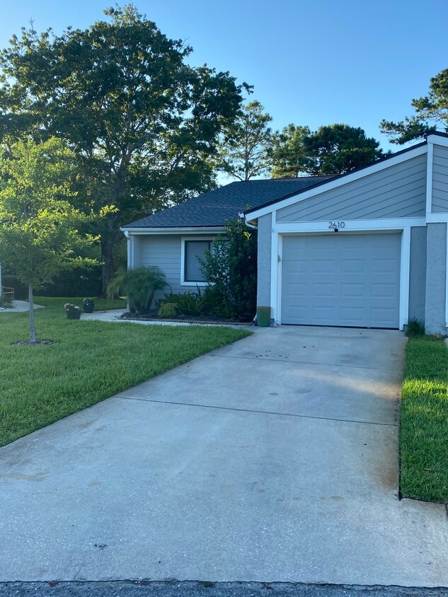 Primary Photo - 2610 Sea Hawk Dr