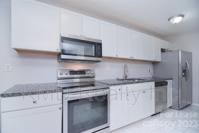 Building Photo - 805 High Meadows Ln