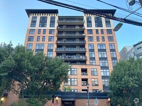 Building Photo - 610 Newark St.