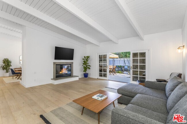 Foto del edificio - 23826 Burbank Blvd