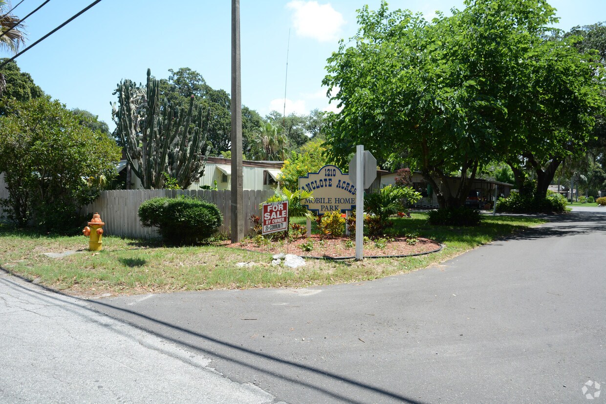 Anclote Acres Mobile Home Park Apartments in Holiday, FL