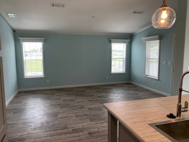 Foto del edificio - 6429 Forest Lake Dr