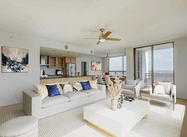 Foto principal - 300 Bowie St