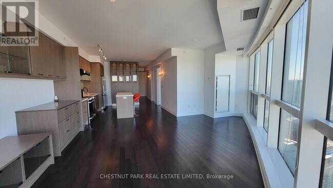 Building Photo - 388 Yonge St