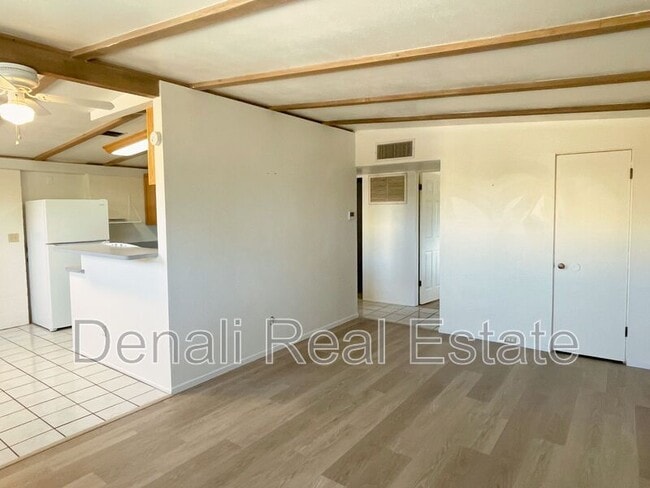 Foto del edificio - 2618 N Sparkman Blvd