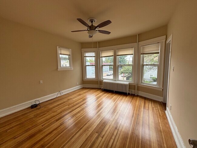Building Photo - 252 Maplewood Ave