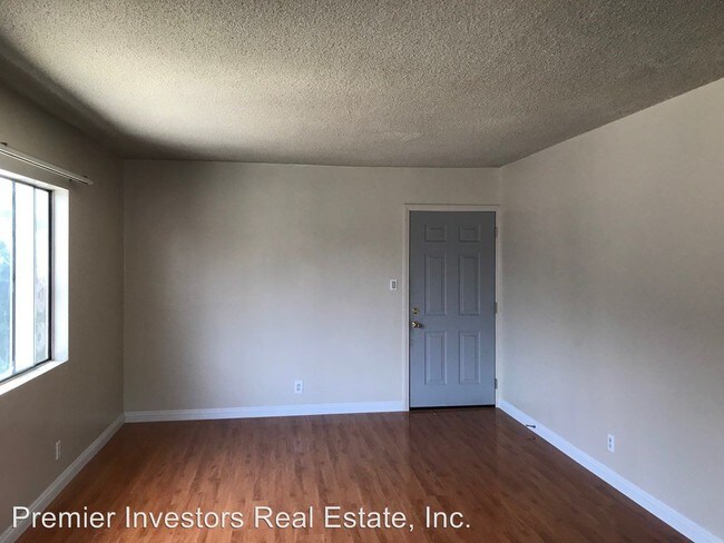 Building Photo - 7246-7246 N Lotus Ave