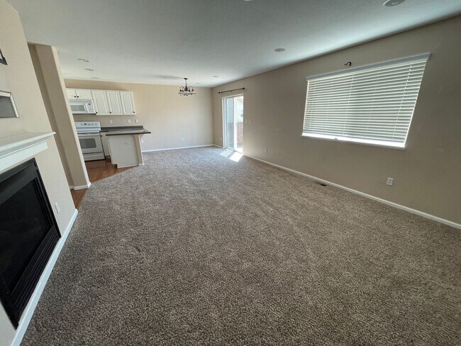 Foto del edificio - Beautiful 3 Bedroom 3 Bath Home Close to Ft Carson and Peterson AFB!!!