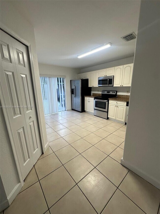 Foto del edificio - 7375 NW 173rd Dr