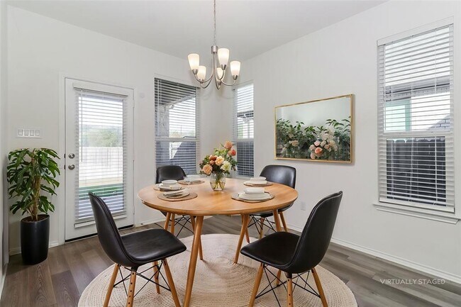 Foto del edificio - 1621 Stinnett Dr