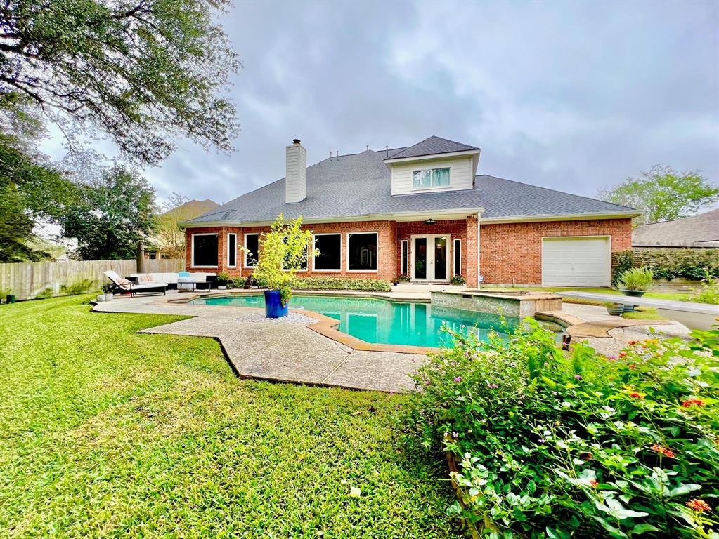 Primary Photo - 318 Winding Oak Ln