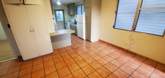 Building Photo - 12xx Lunalilo St