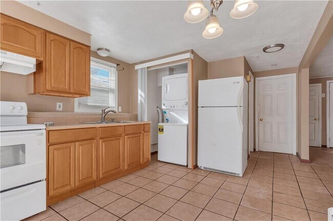 Foto del edificio - 66 Silver Lake Ave