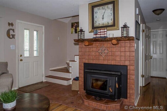 Building Photo - 518 Montclair Dr