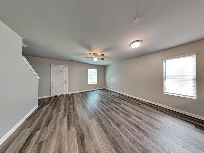 Building Photo - 1050 Wedgewood Ct NE