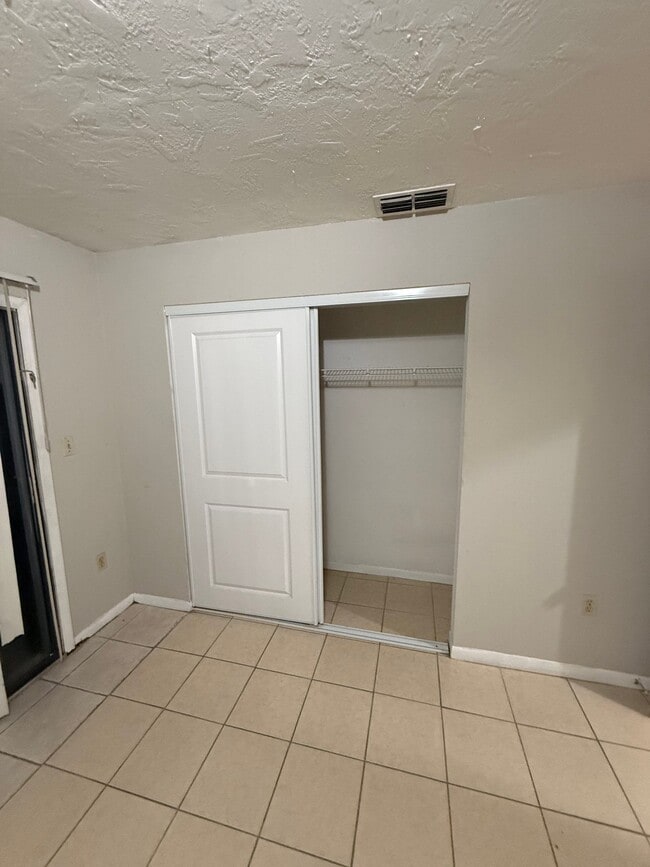 Building Photo - 3881 Janeen Cir
