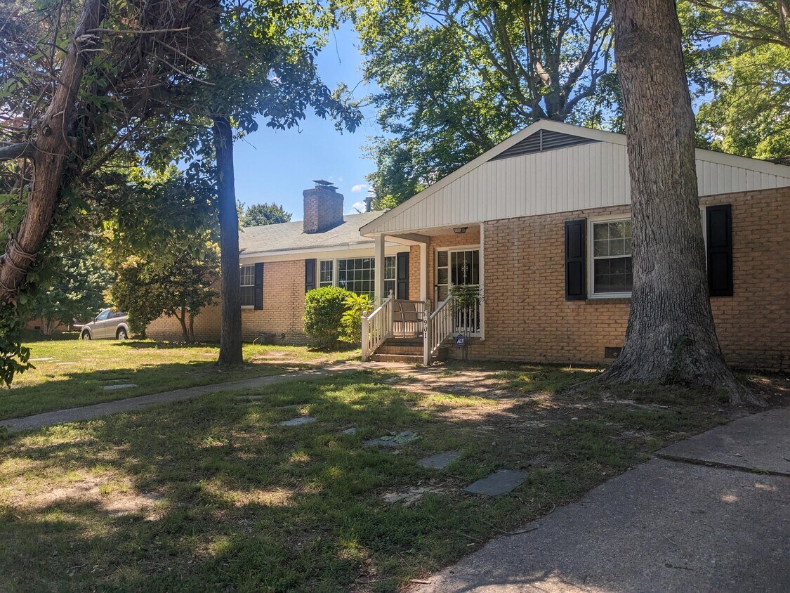 Primary Photo - 901 Catalina Dr