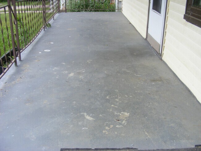 Building Photo - 2428 West Wade Street