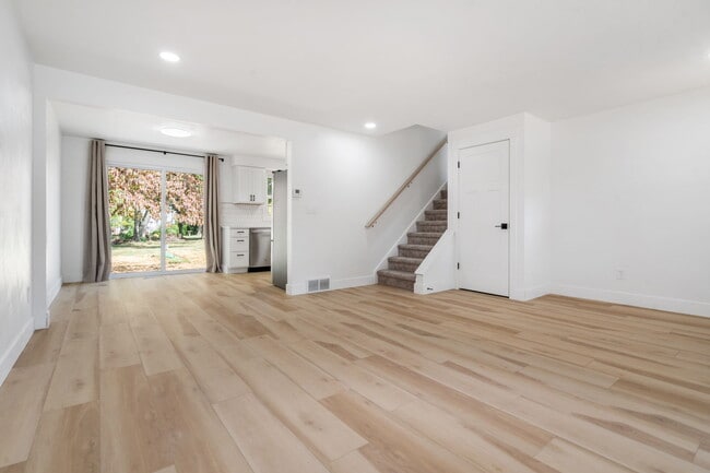 Foto del edificio - 13602 Marlene Ave NW