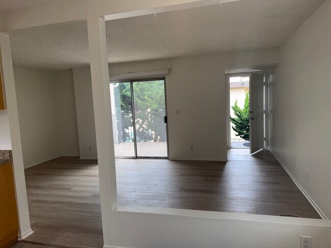Foto del edificio - 16703 Lynn Ln