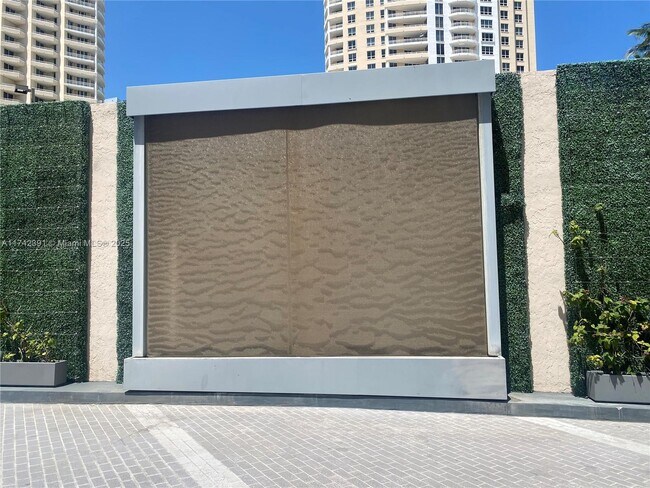 Foto del edificio - 540 Brickell Key Dr