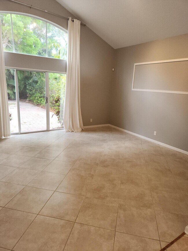 Building Photo - 5242 Victoria Cir