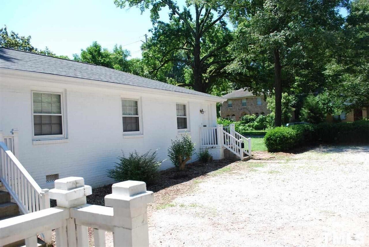 Primary Photo - 2606 Clark Ave