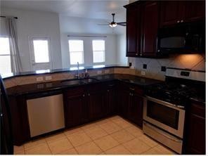 Building Photo - 15712 Landing Creek Ln