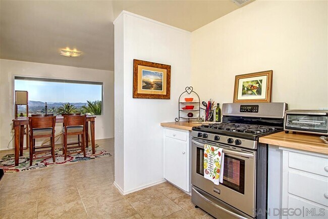 Building Photo - 1697 Crest Dr