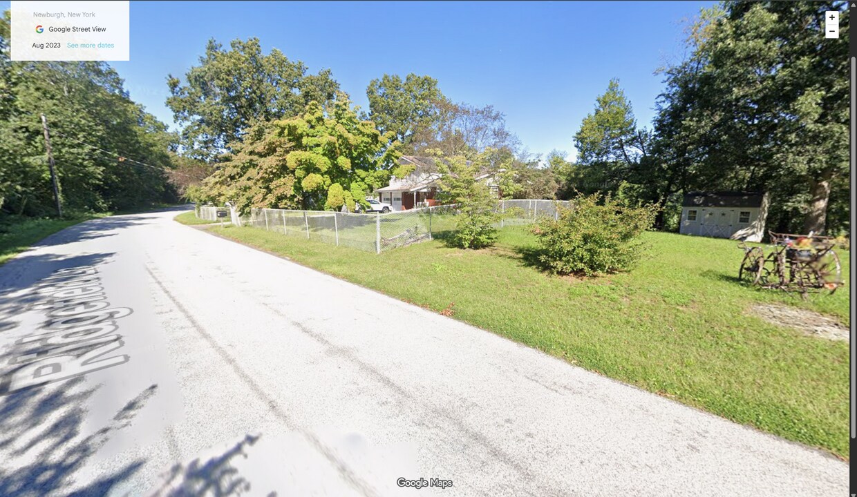 Building Photo - 8 Ridgefield Ln