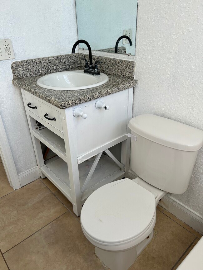 Foto del edificio - 439 Barbara Jenkins St